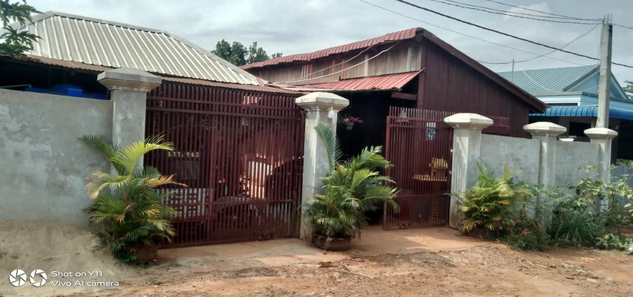 Bee Bee'S Chalets Home Stay And Trekking Banlung Exteriör bild