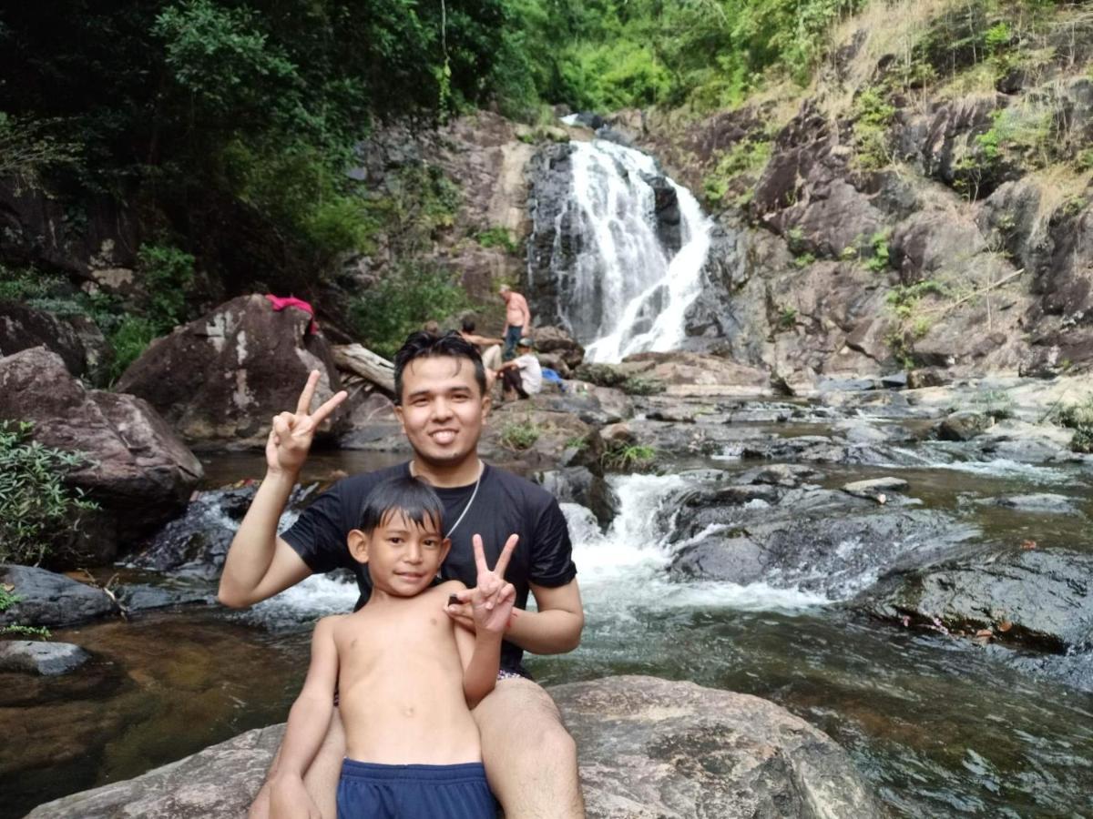 Bee Bee'S Chalets Home Stay And Trekking Banlung Exteriör bild