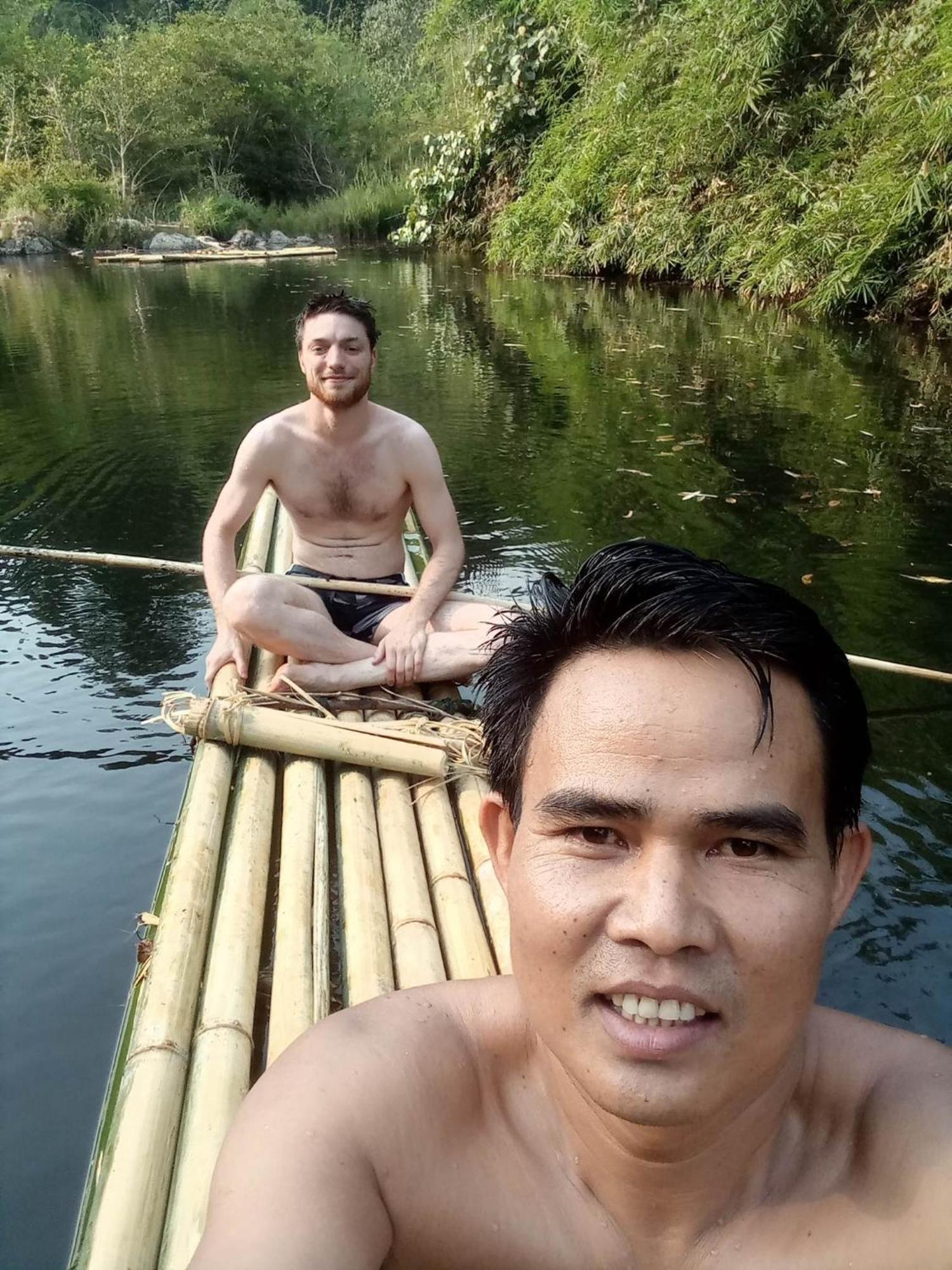 Bee Bee'S Chalets Home Stay And Trekking Banlung Exteriör bild