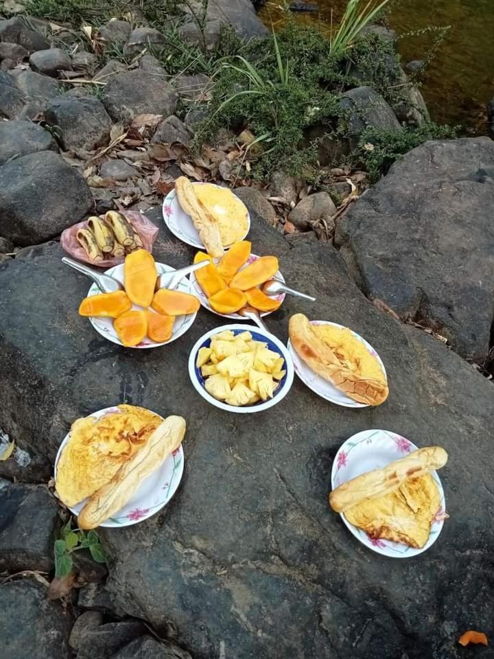 Bee Bee'S Chalets Home Stay And Trekking Banlung Exteriör bild