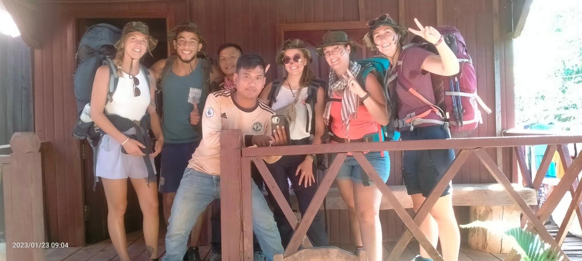 Bee Bee'S Chalets Home Stay And Trekking Banlung Exteriör bild