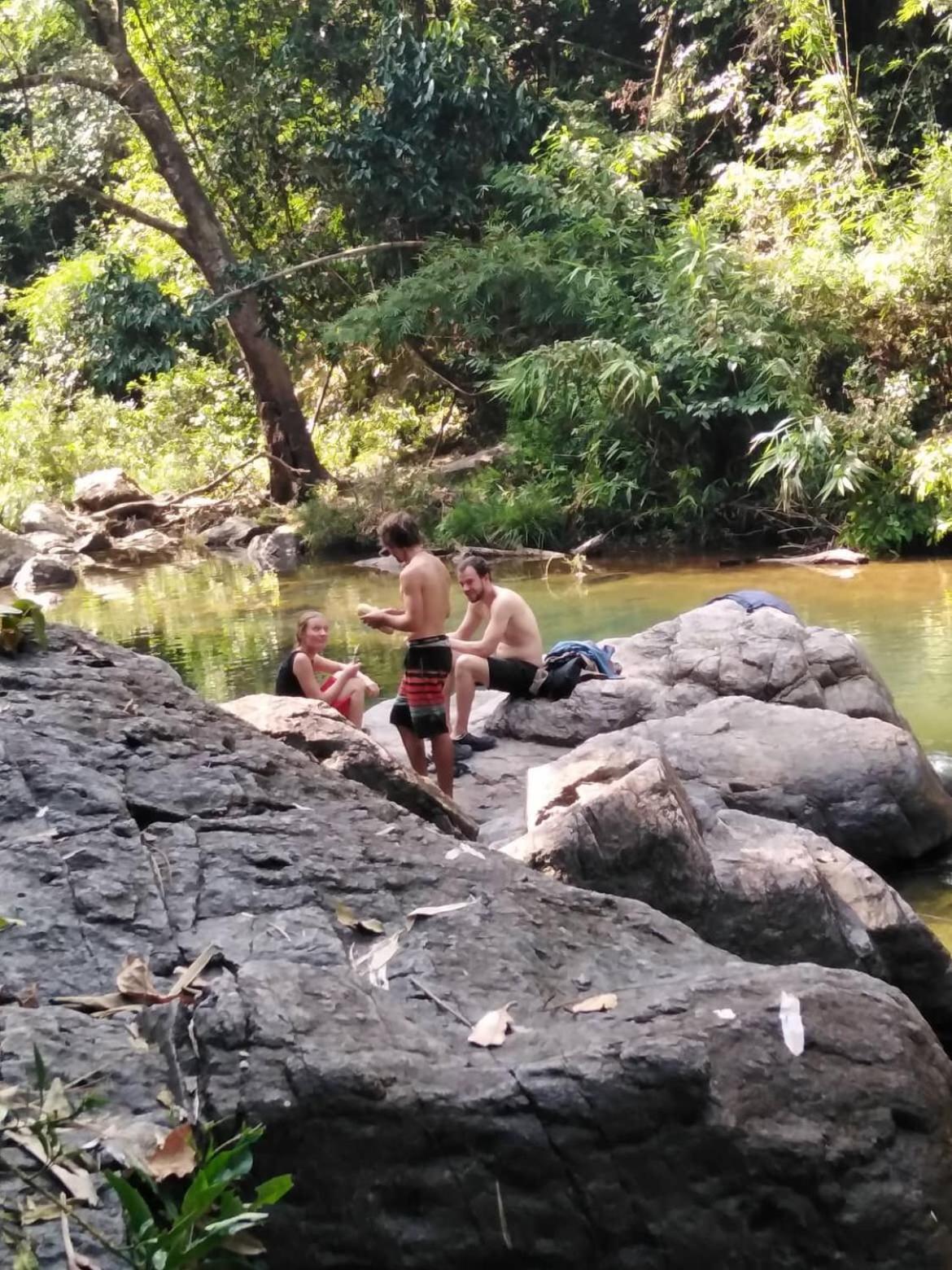 Bee Bee'S Chalets Home Stay And Trekking Banlung Exteriör bild