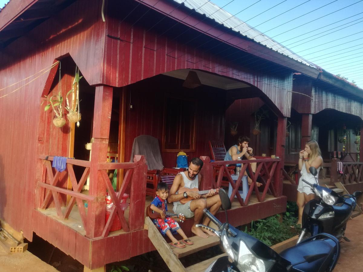 Bee Bee'S Chalets Home Stay And Trekking Banlung Exteriör bild
