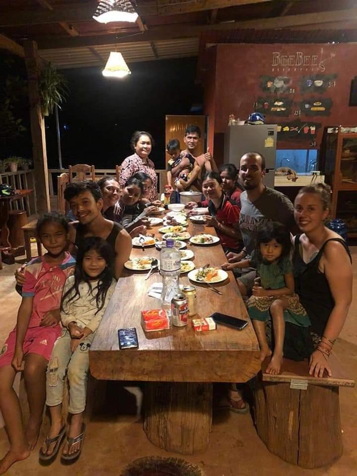 Bee Bee'S Chalets Home Stay And Trekking Banlung Exteriör bild