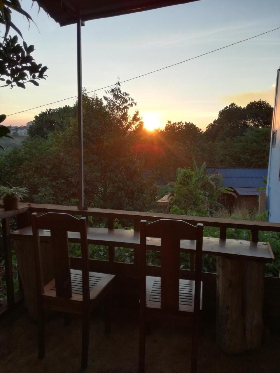 Bee Bee'S Chalets Home Stay And Trekking Banlung Exteriör bild